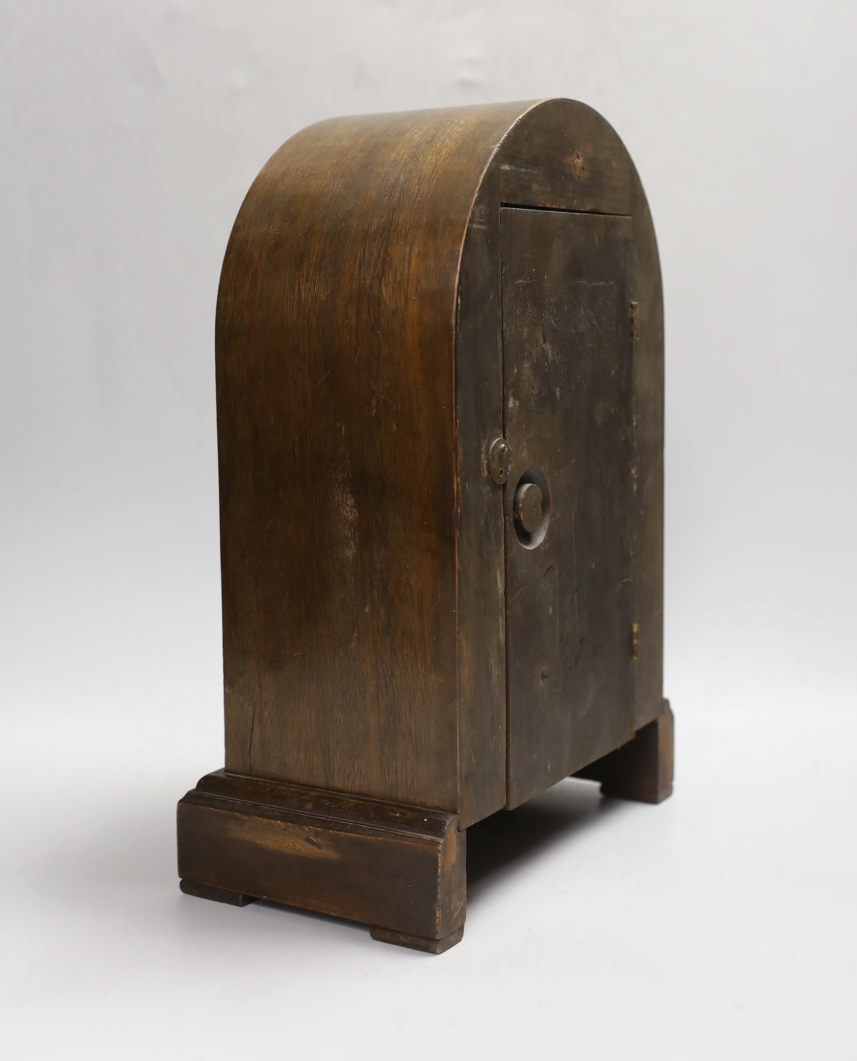 A mahogany cased mantel clock with American movement, 33cm